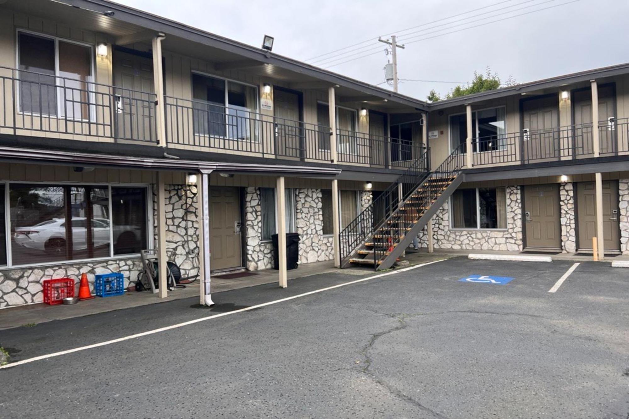 Anchor Bay Inn Near Winchester Bay Reedsport Exterior photo