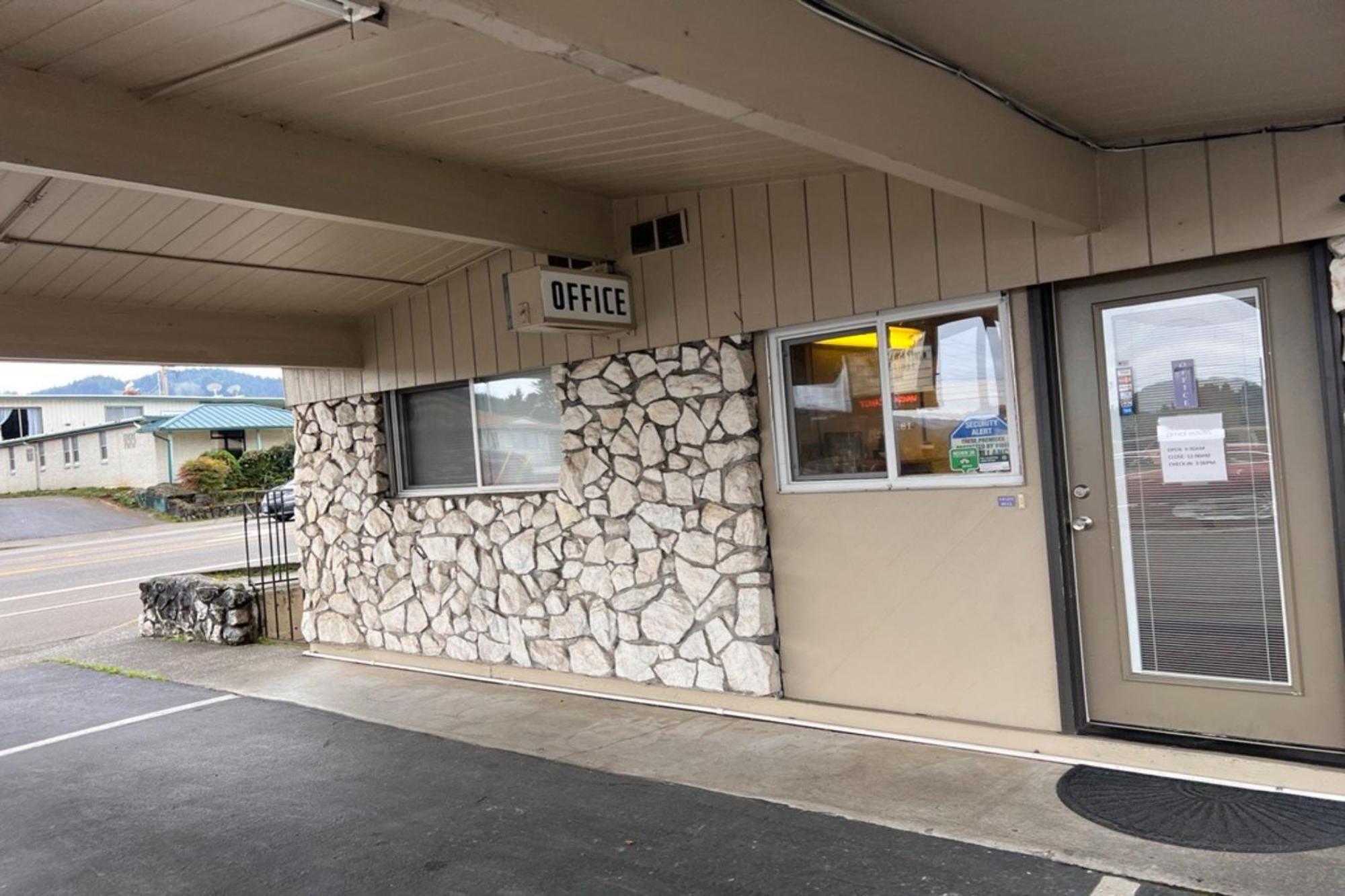 Anchor Bay Inn Near Winchester Bay Reedsport Exterior photo