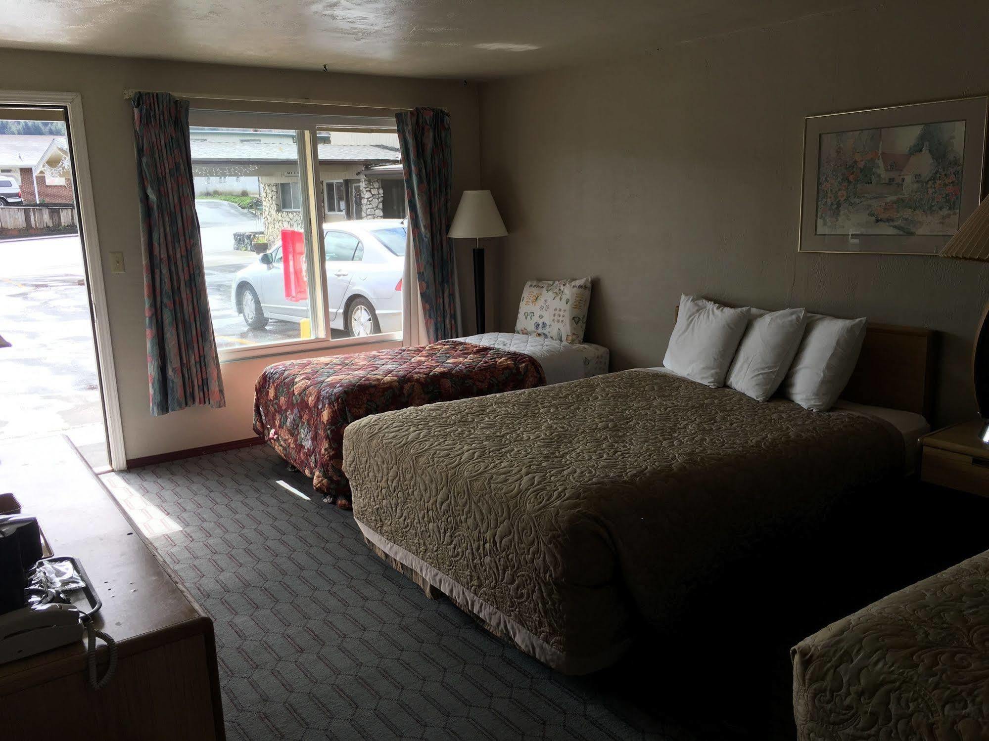 Anchor Bay Inn Near Winchester Bay Reedsport Exterior photo